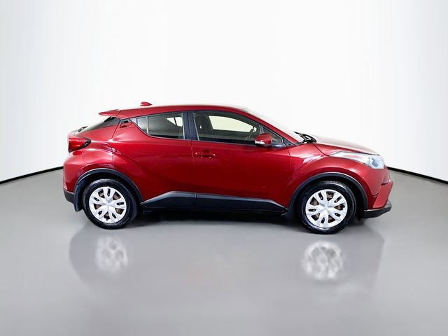 Used 2019 Toyota C-HR LE FWD image 5