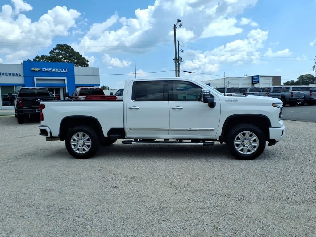 Used 2024 Chevrolet Silverado 2500 High Country w/ Technology Package AWD/4WD image 11