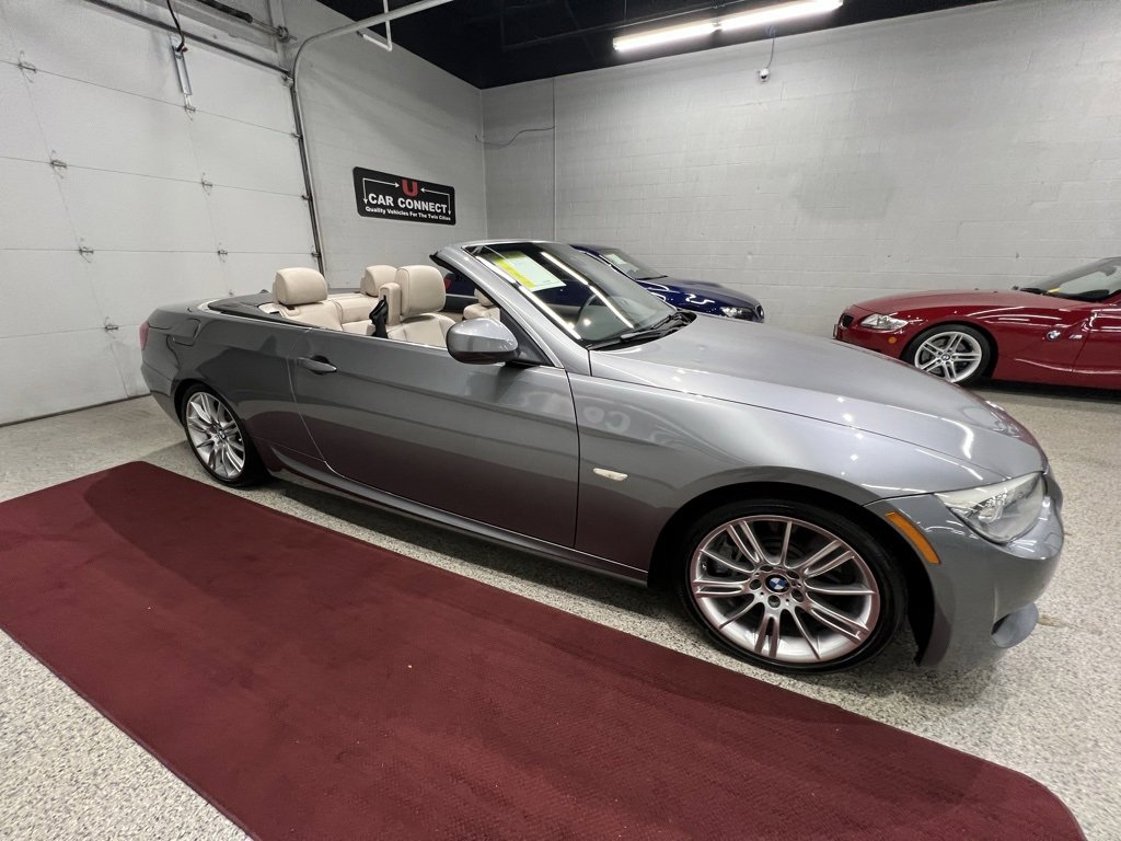 Used 2013 BMW 335i Convertible image 32