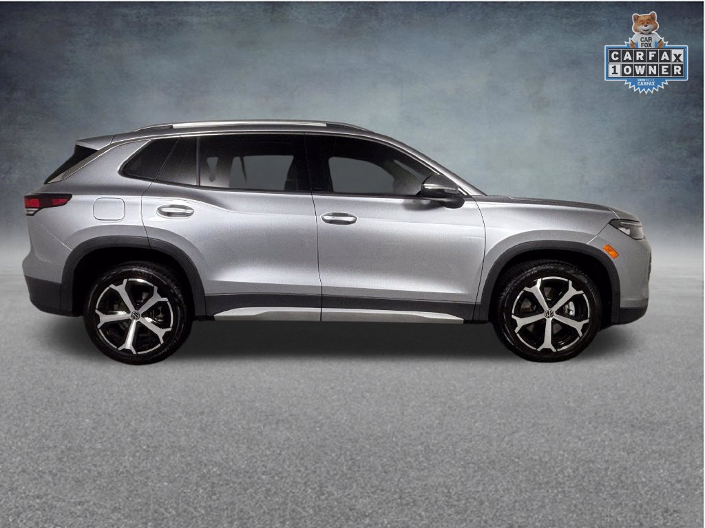 Used 2025 Volkswagen Tiguan SE AWD/4WD image 10