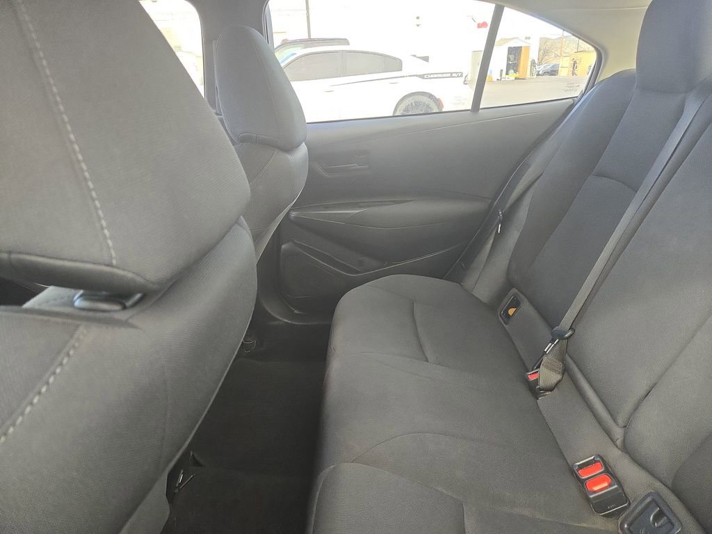 Used 2022 Toyota Corolla LE image 9