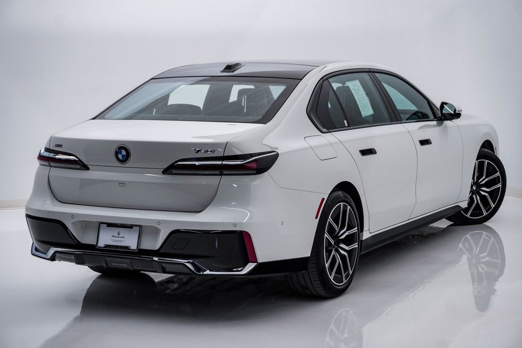 Used 2025 BMW 740i xDrive image 11