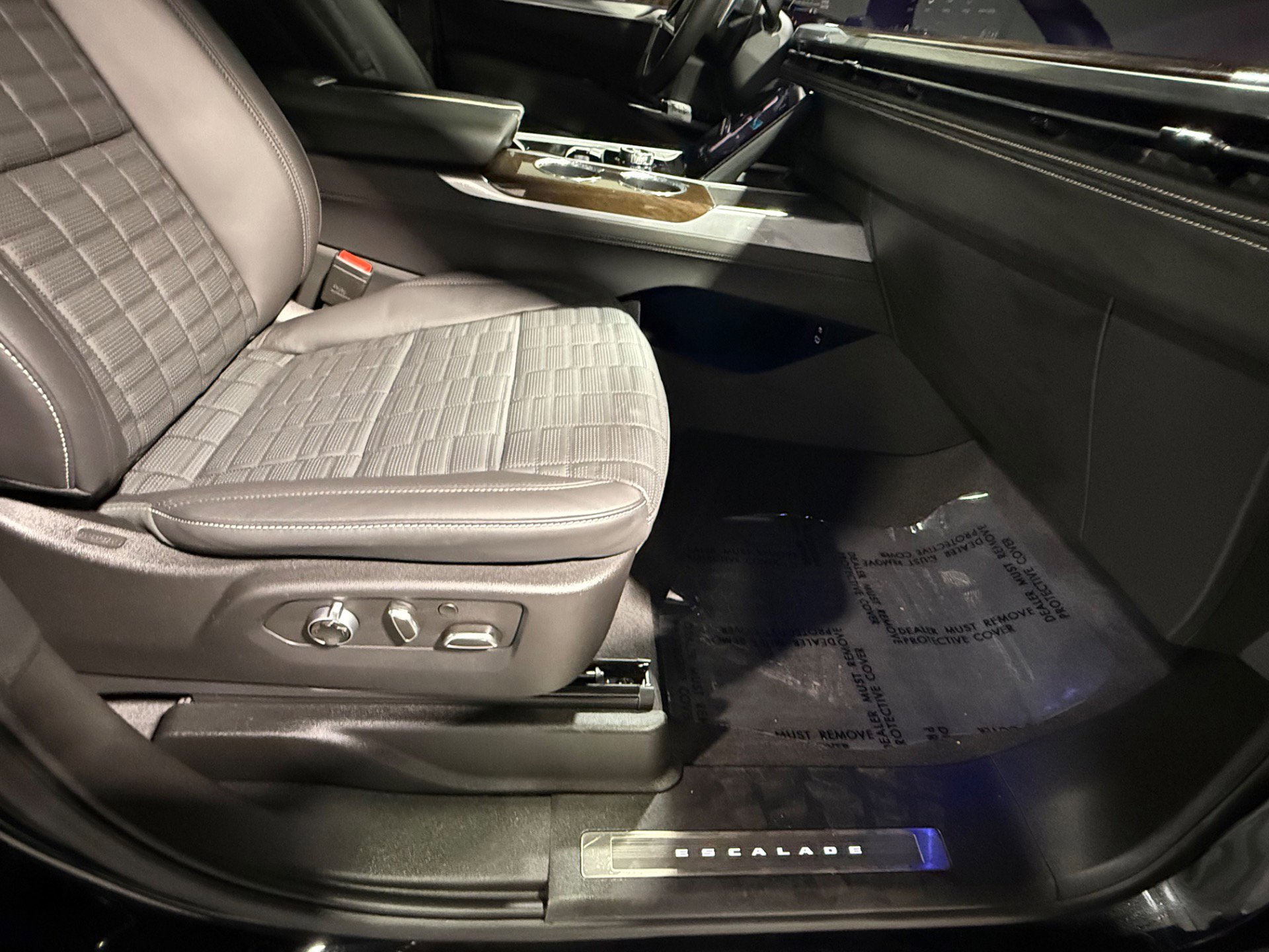 Used 2025 Cadillac Escalade Sport Platinum w/ LPO, ONYX Package image 53