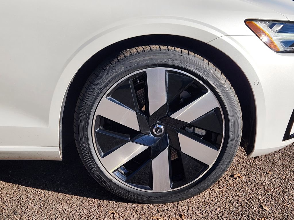 Used 2025 Volvo S60 T8 Plus image 30