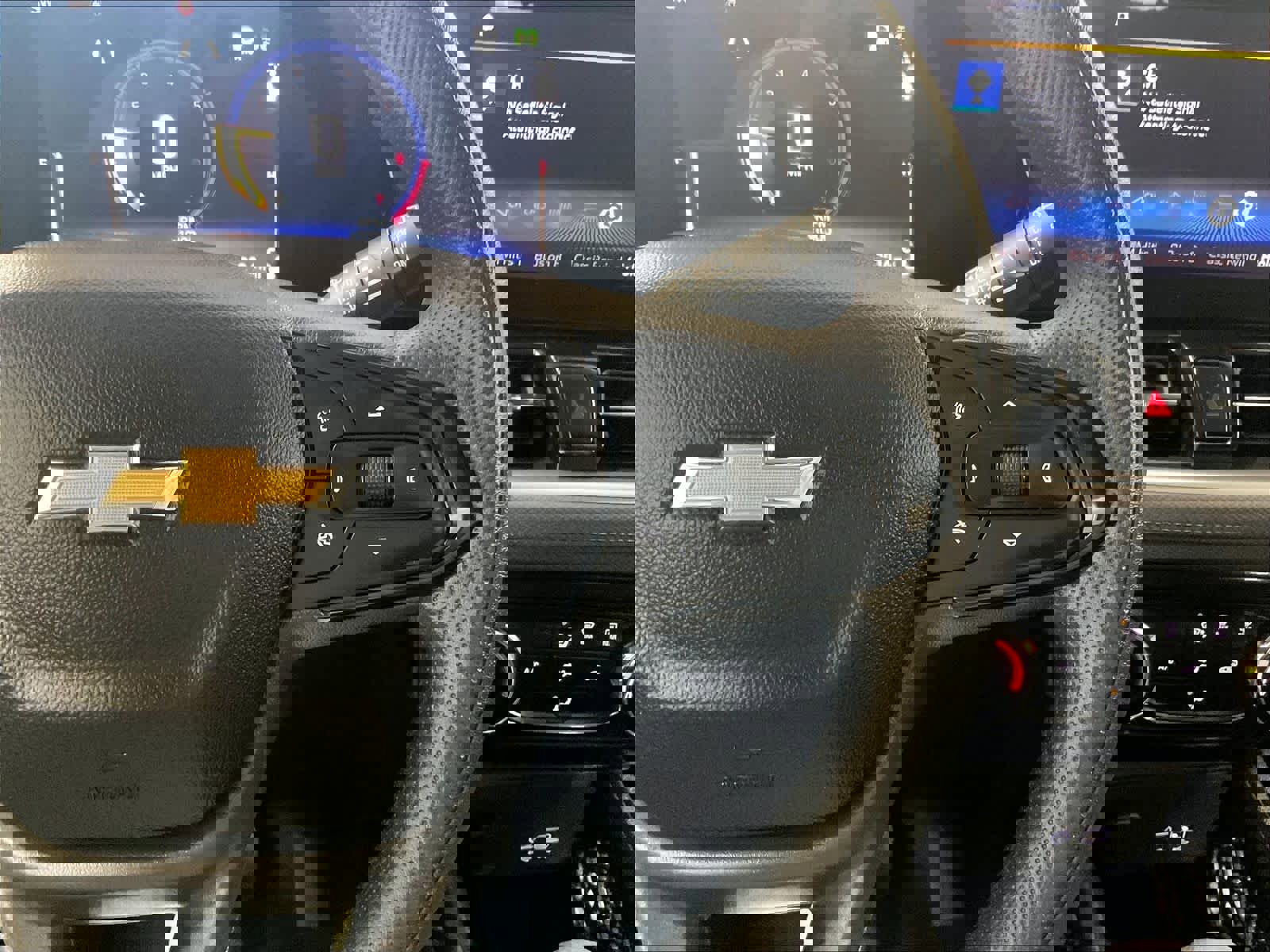 Used 2025 Chevrolet TrailBlazer LT AWD/4WD image 23