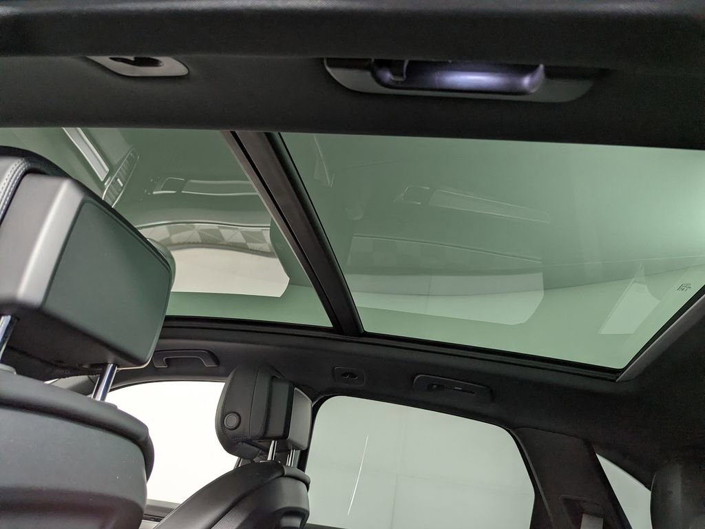 Used 2022 Porsche Cayenne Platinum Edition image 12