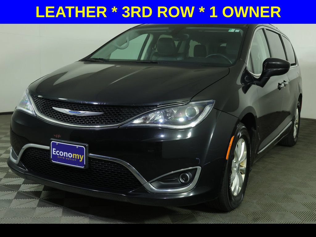 Used 2018 Chrysler Pacifica Touring-L w/ Premium Audio Group FWD image 1