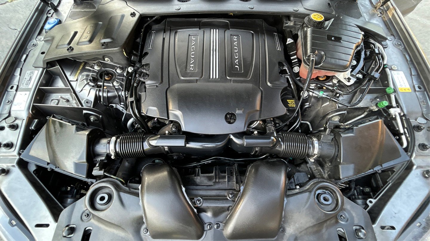 Used 2016 Jaguar XJ R-Sport image 9