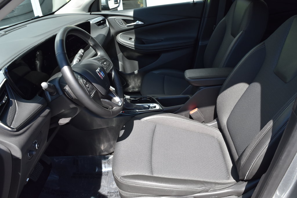 Used 2025 Buick Encore GX Preferred AWD/4WD image 8