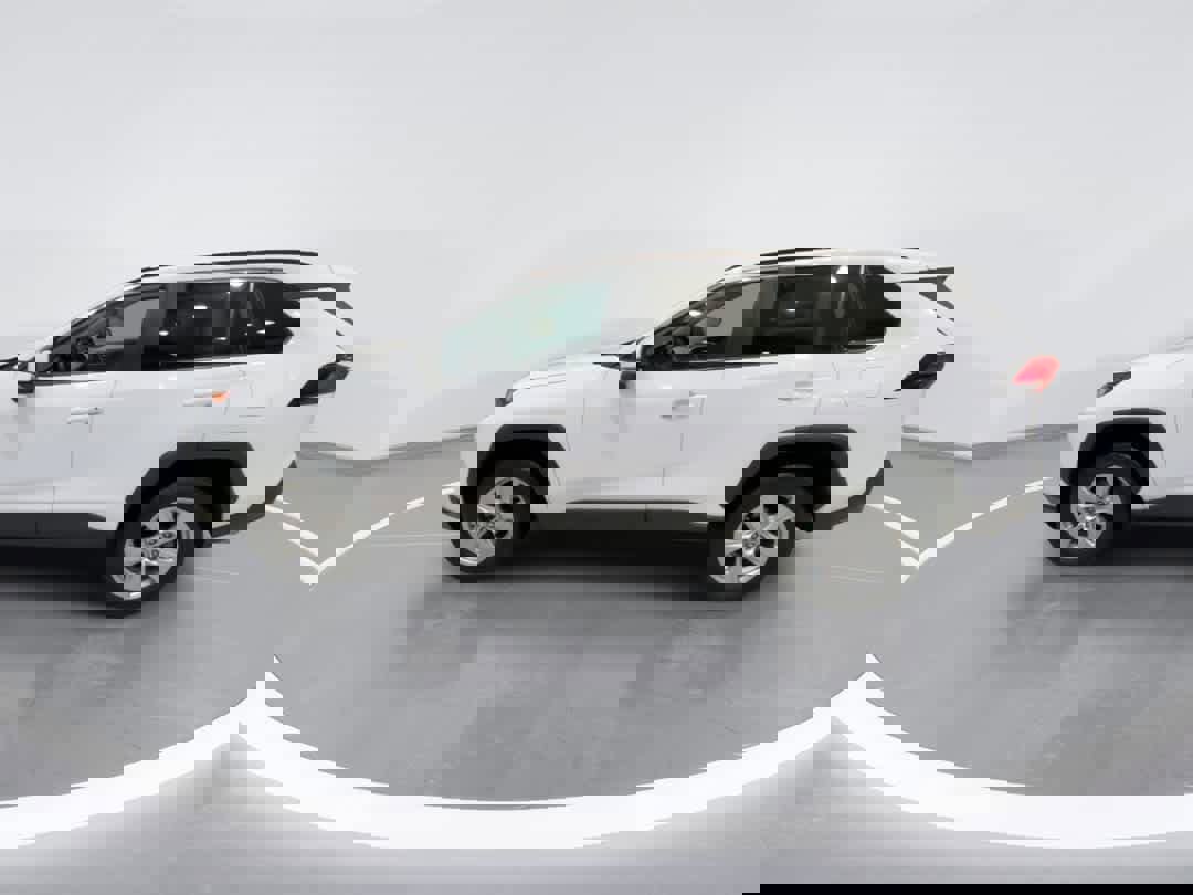 Used 2021 Toyota RAV4 XLE w/ Convenience Package image 5