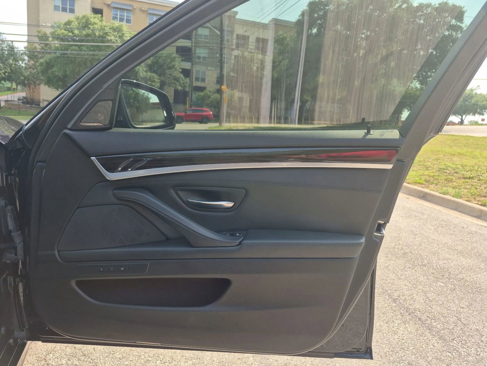 Used 2015 BMW 550i Sedan image 20