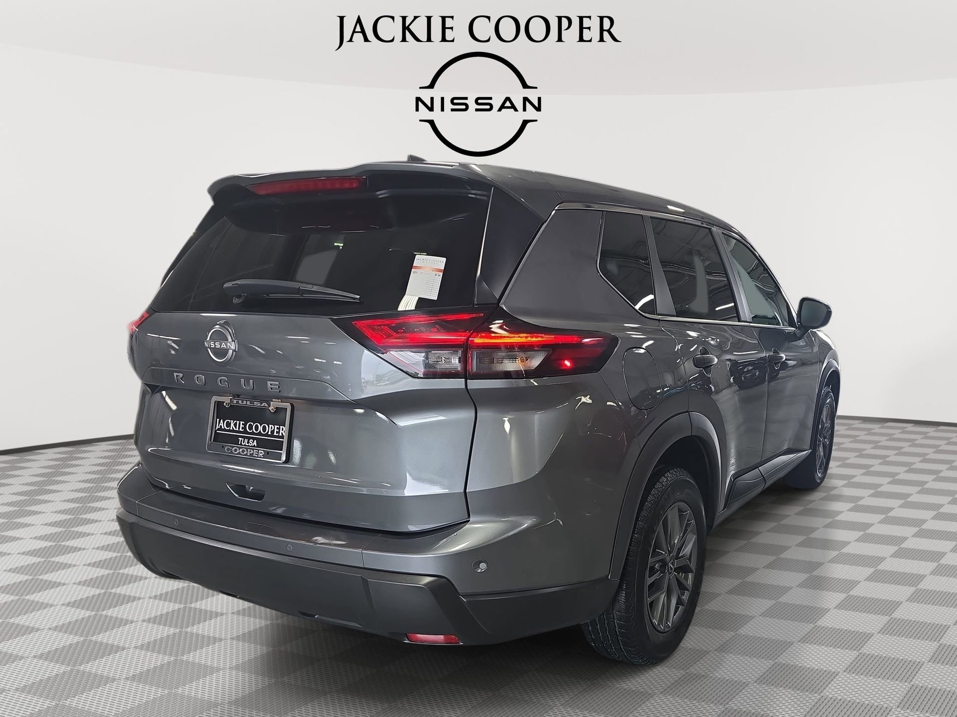 Used 2024 Nissan Rogue S FWD image 5