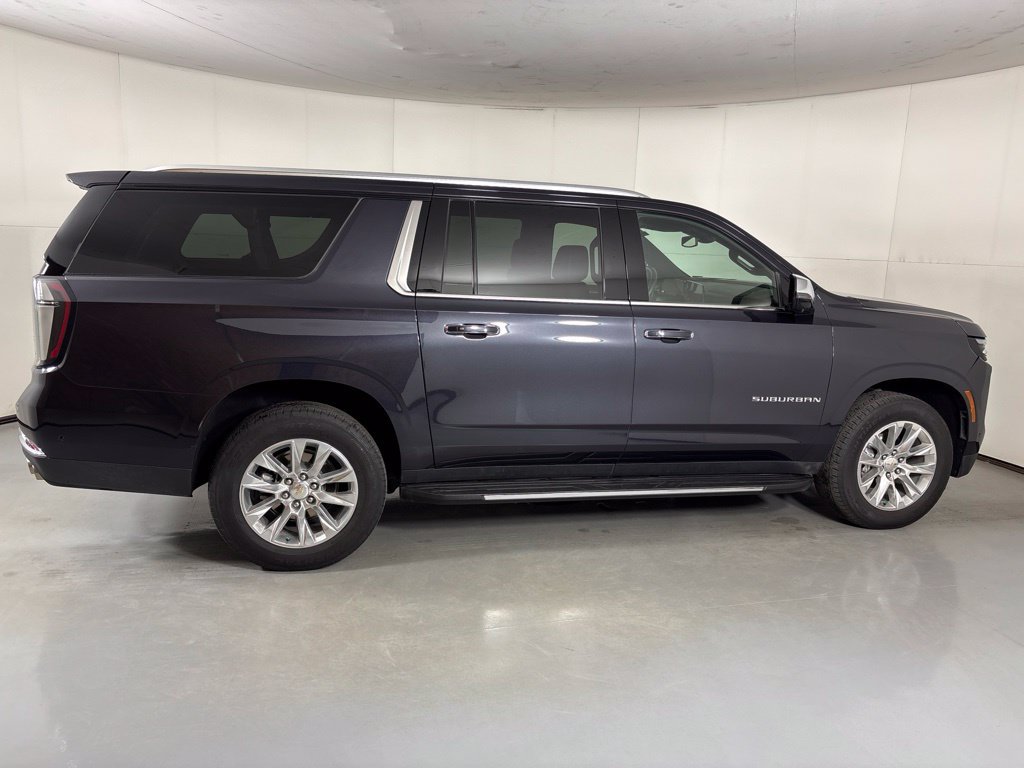 Used 2025 Chevrolet Suburban Premier AWD/4WD image 9