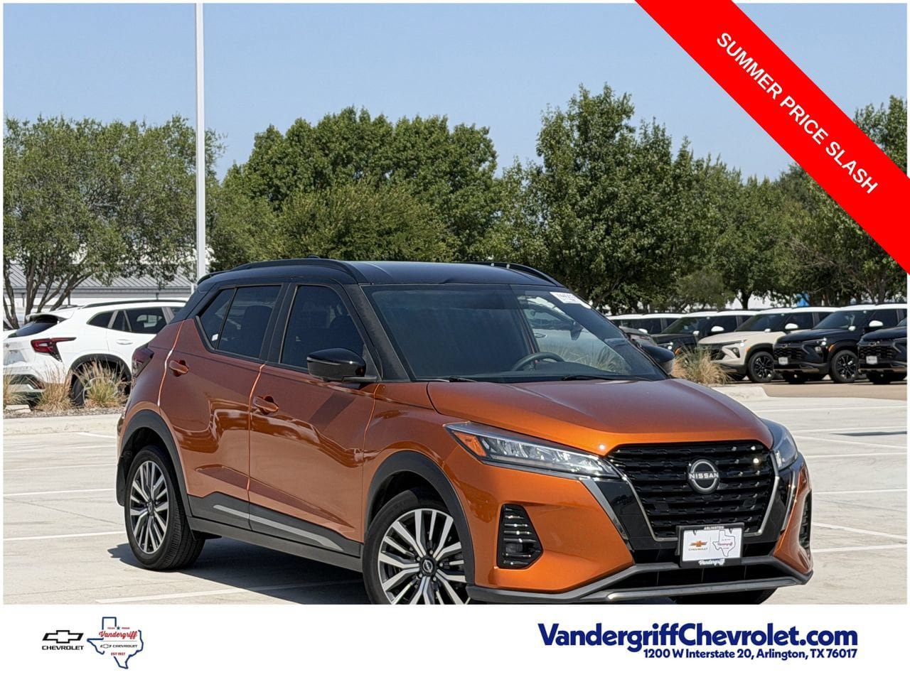 Used 2023 Nissan Kicks SR FWD image 2