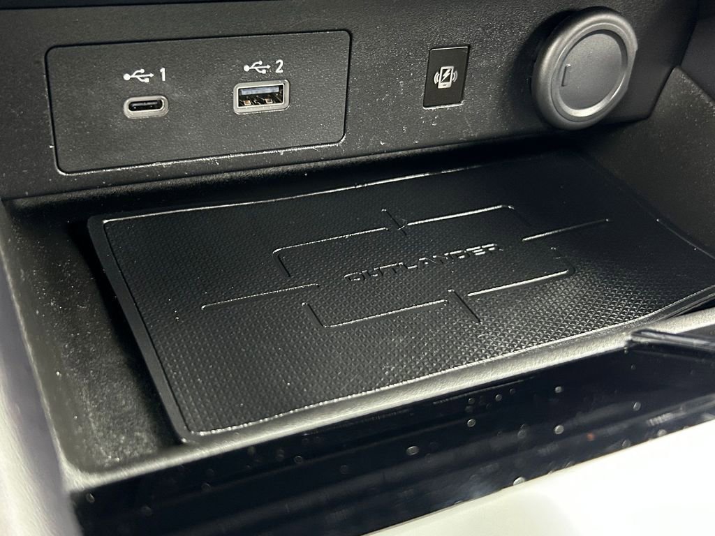 Used 2024 Mitsubishi Outlander SE image 34