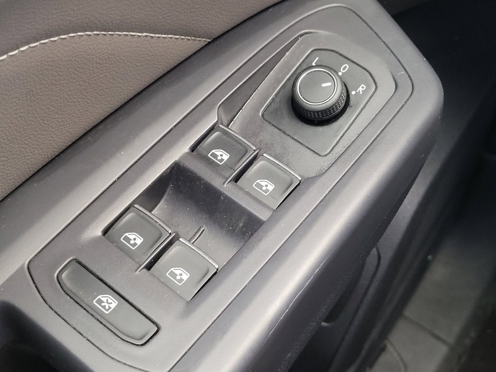 Used 2021 Volkswagen Atlas Cross Sport SE image 27