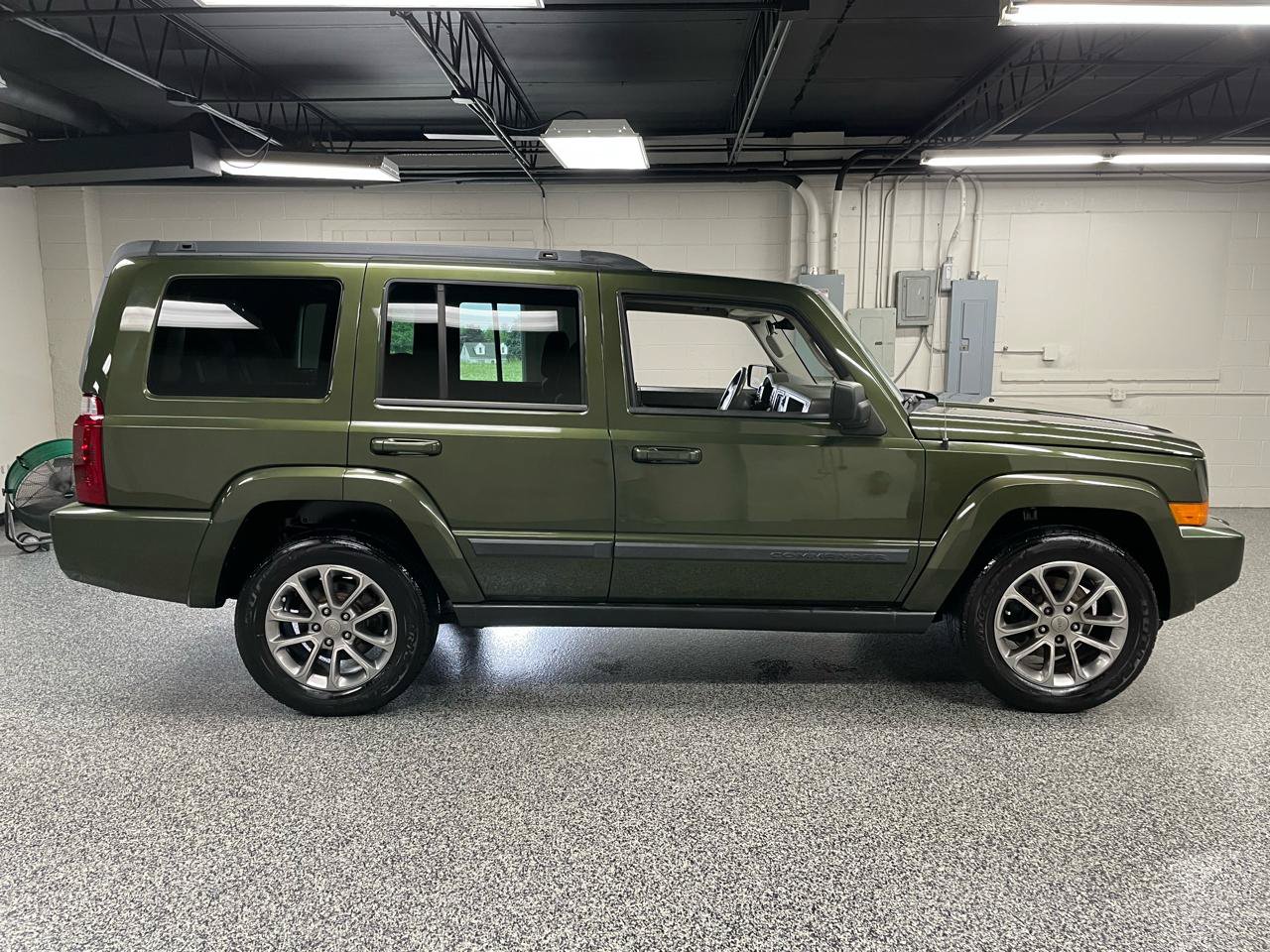 Used 2007 Jeep Commander Sport AWD/4WD image 4