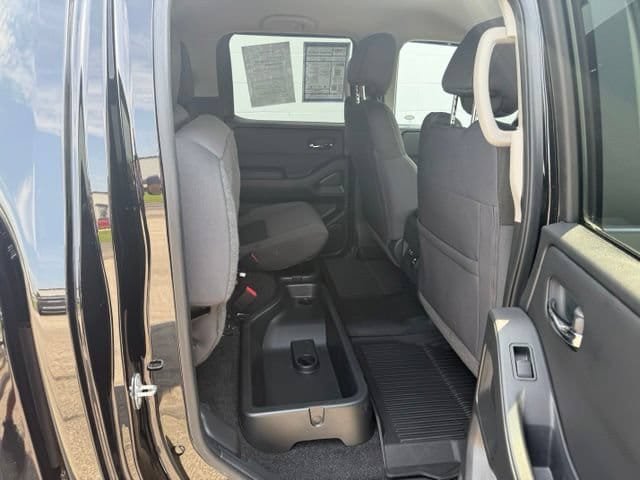 Used 2025 Nissan Frontier SV w/ SV Convenience Package AWD/4WD image 17