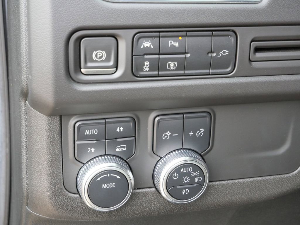 Used 2022 GMC Yukon XL SLT w/ SLT Premium Package image 41