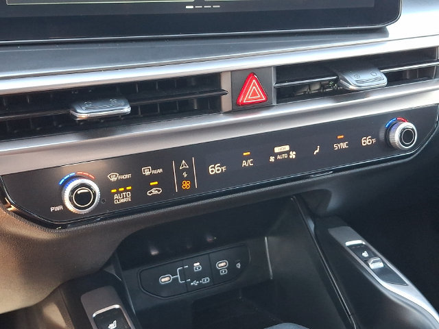 Certified 2025 Kia Sorento S w/ Panoramic Sunroof Package AWD/4WD image 17