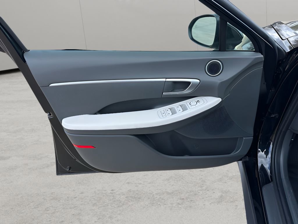 Used 2025 Hyundai Sonata SE image 9