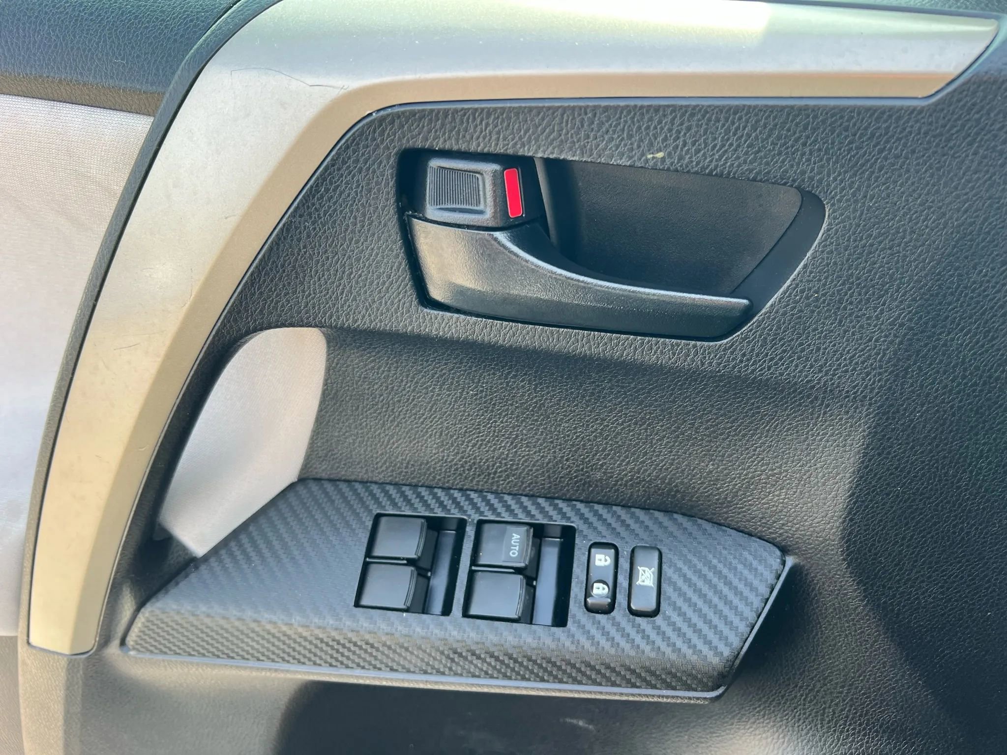 Used 2014 Toyota RAV4 LE image 14