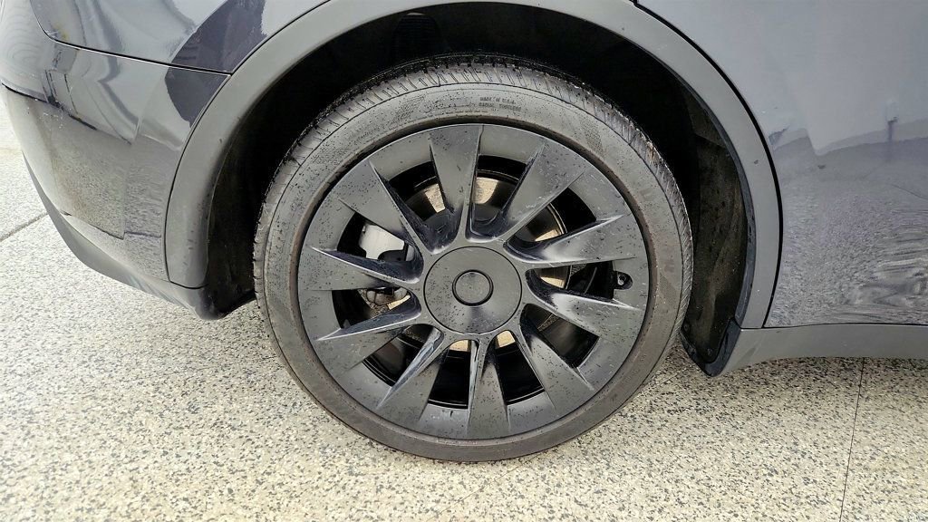 Used 2025 Tesla Model Y Long Range image 30