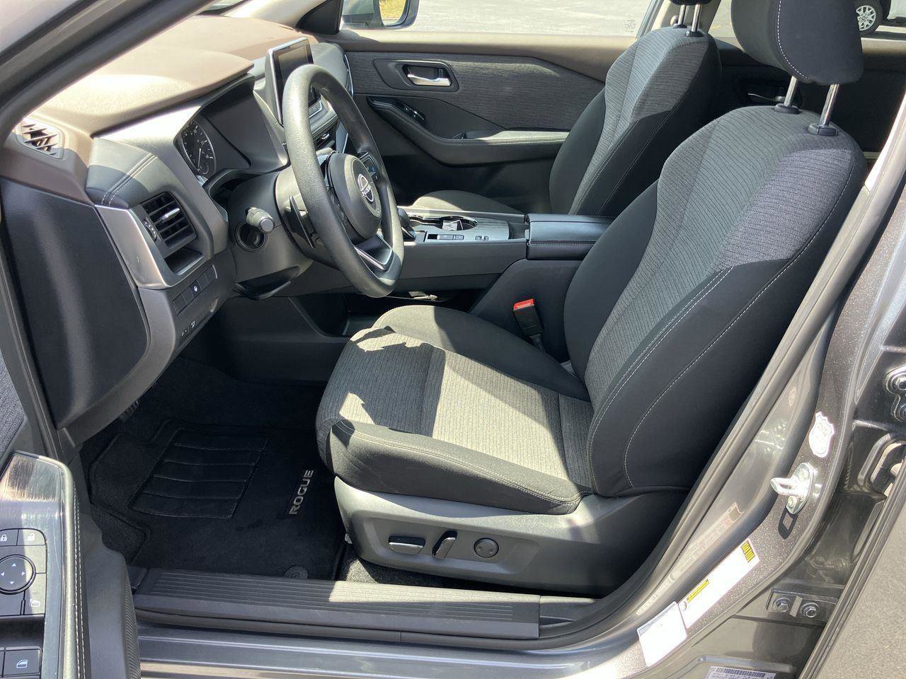 Used 2023 Nissan Rogue SV FWD image 12
