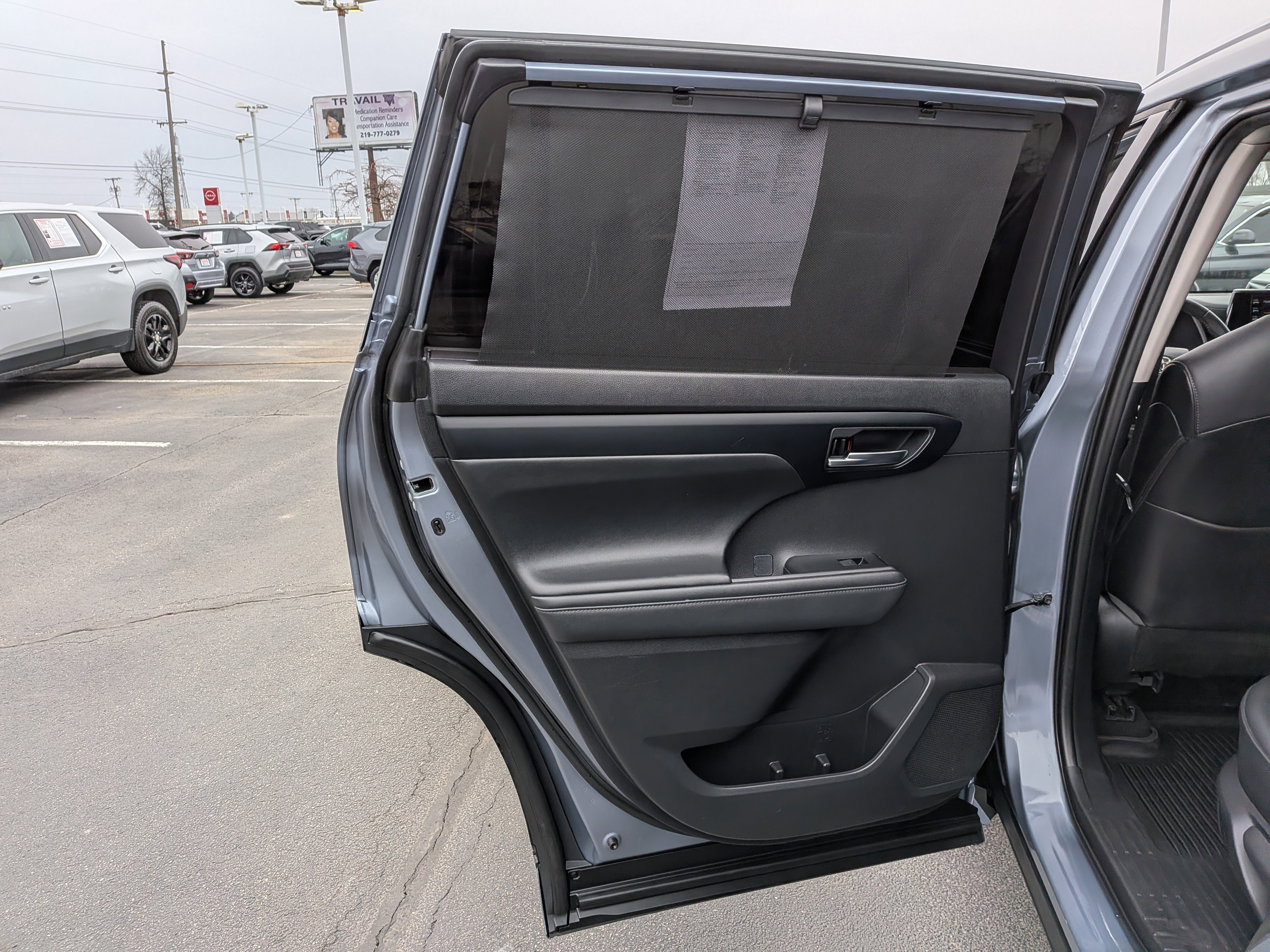 Used 2021 Toyota Highlander XLE image 24