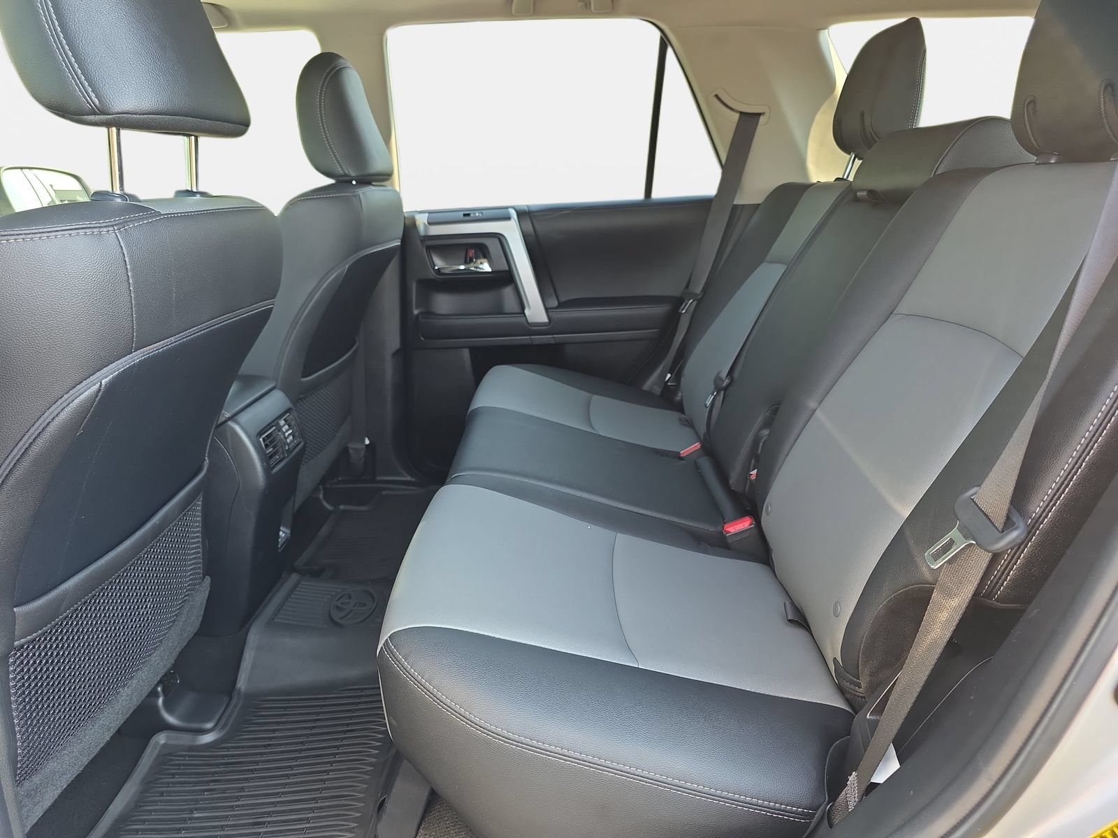 Used 2022 Toyota 4Runner SR5 Premium w/ Moonroof Package RWD image 13