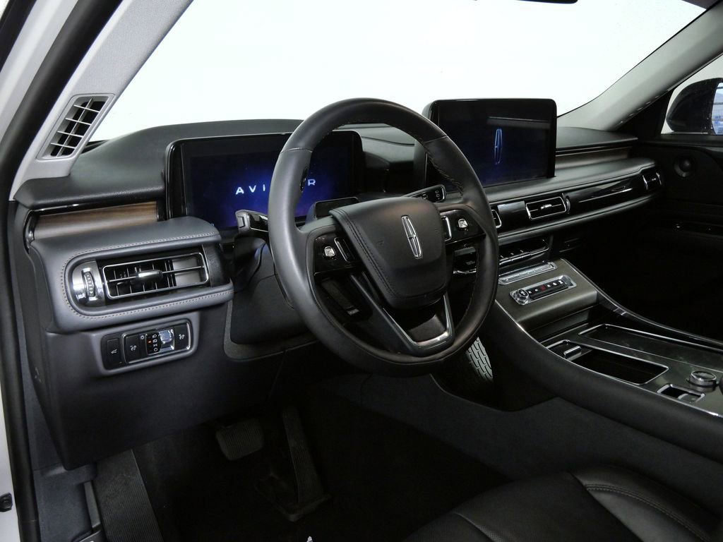 Certified 2025 Lincoln Aviator Reserve w/ Illumination Package image 16