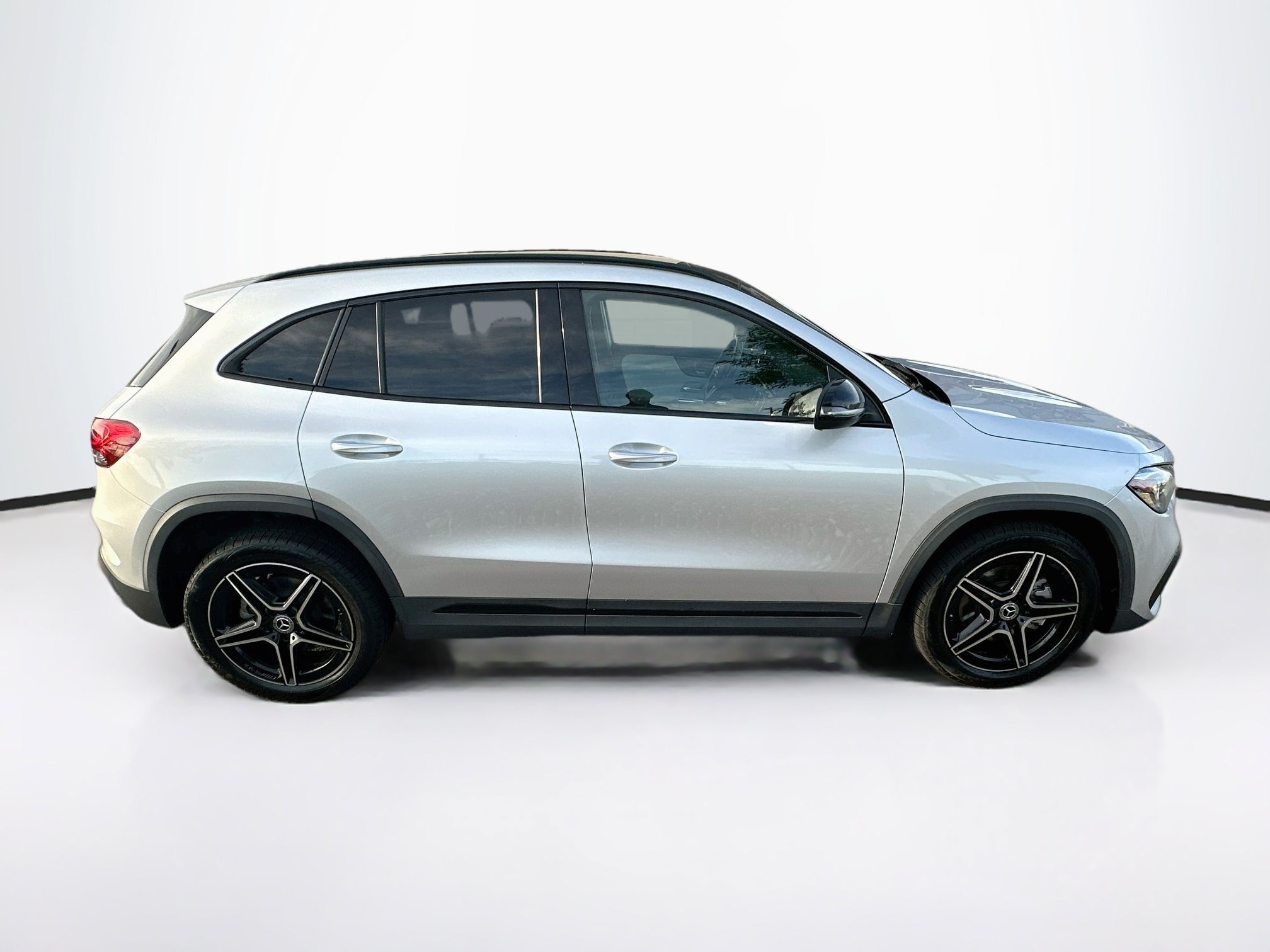Used 2022 Mercedes-Benz GLA 250 4MATIC image 10