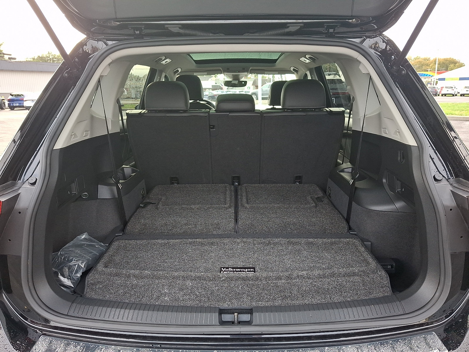 Used 2023 Volkswagen Tiguan SE w/ Panoramic Sunroof Package FWD image 29