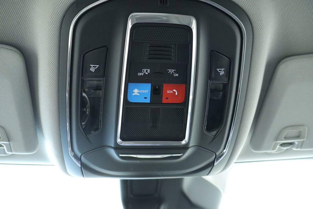 Used 2023 Jeep Grand Cherokee Laredo AWD/4WD image 42