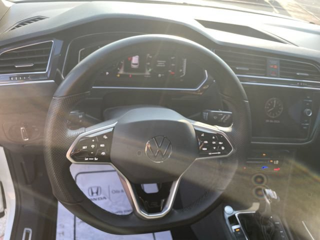 Used 2022 Volkswagen Tiguan SEL R-Line AWD/4WD image 15