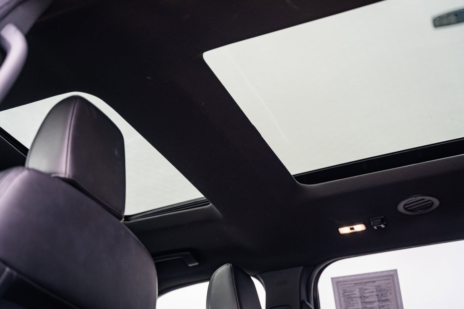 Certified 2018 Ford Explorer XLT w/ Equipment Group 202A image 22