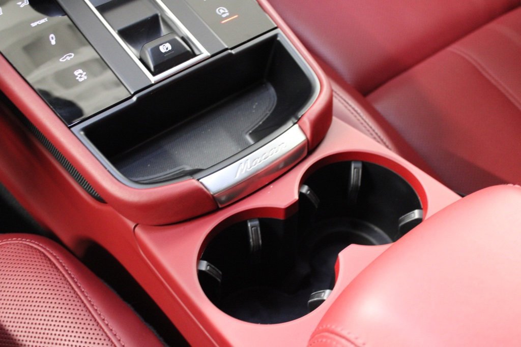 Certified 2025 Porsche Macan image 27