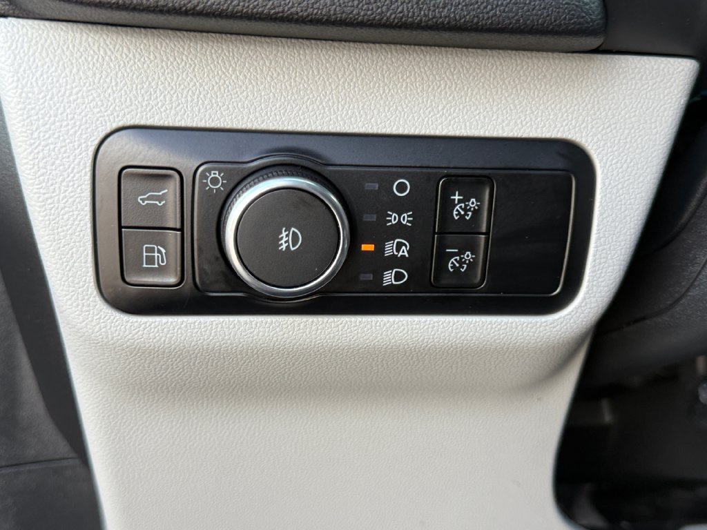 Used 2023 Ford Escape Platinum w/ Premium Technology Package AWD/4WD image 21