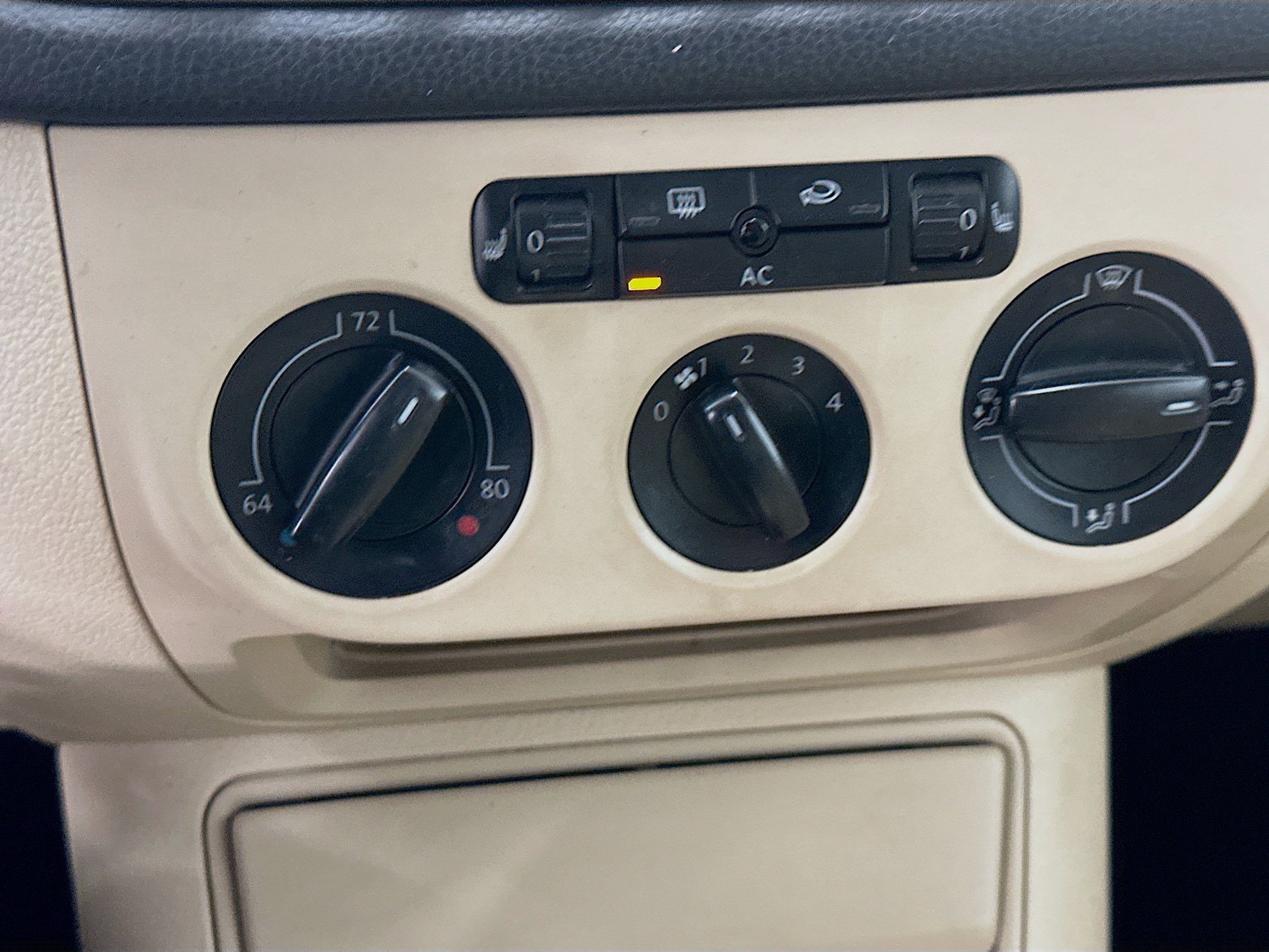Used 2009 Volkswagen Tiguan SE AWD/4WD image 22