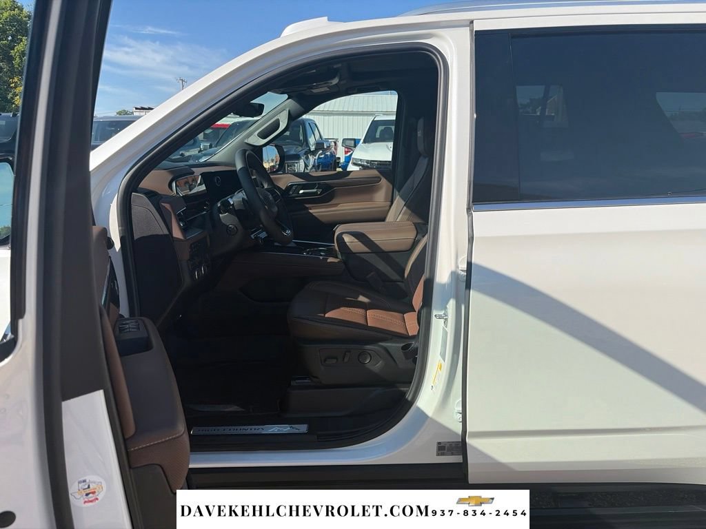 Used 2025 Chevrolet Tahoe High Country AWD/4WD image 17