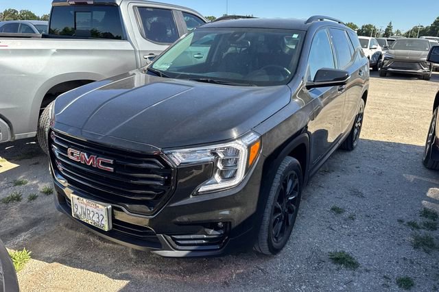 Used 2024 GMC Terrain SLT w/ Elevation Edition AWD/4WD image 7