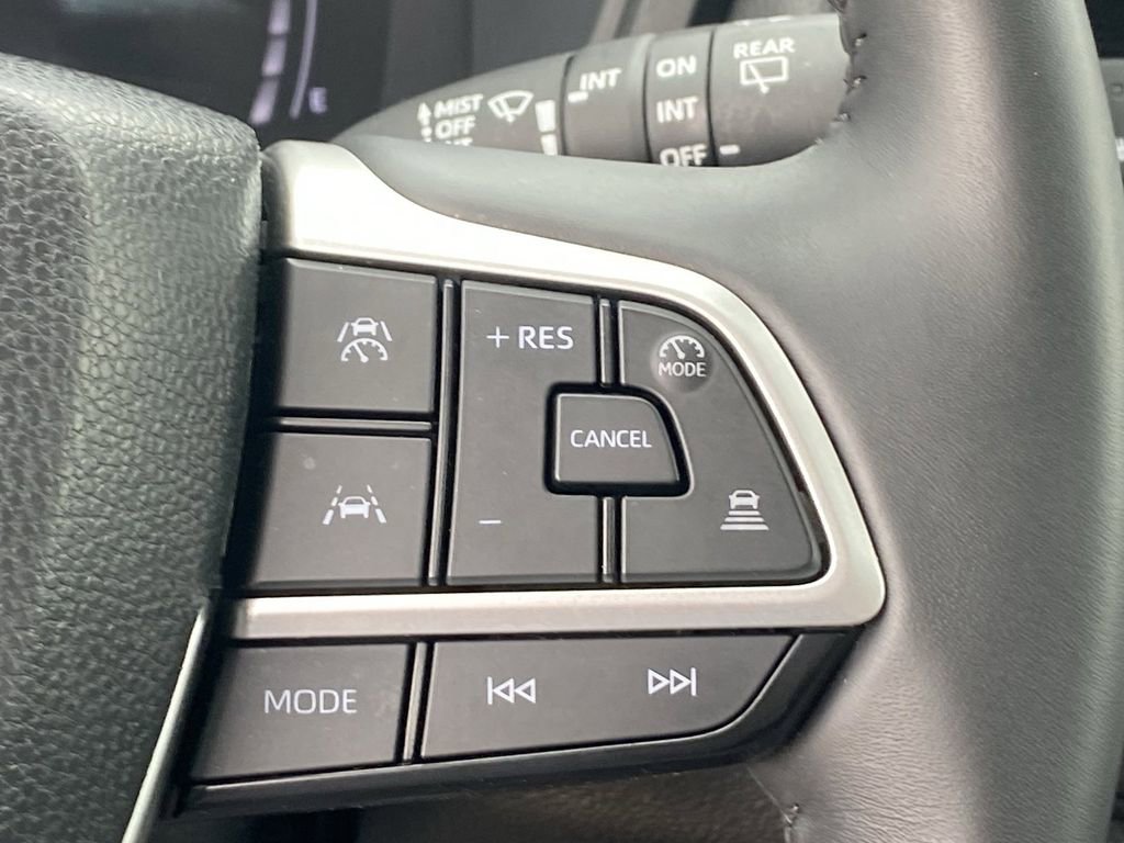 Certified 2025 Toyota Grand Highlander FWD image 28