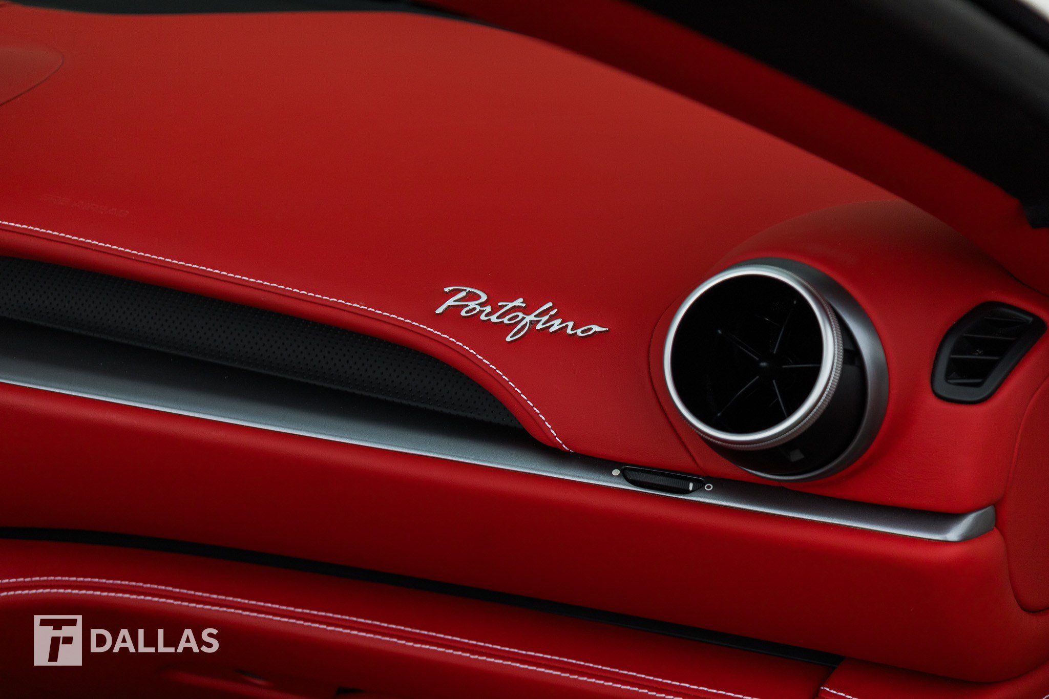 Used 2019 Ferrari Portofino RWD image 34
