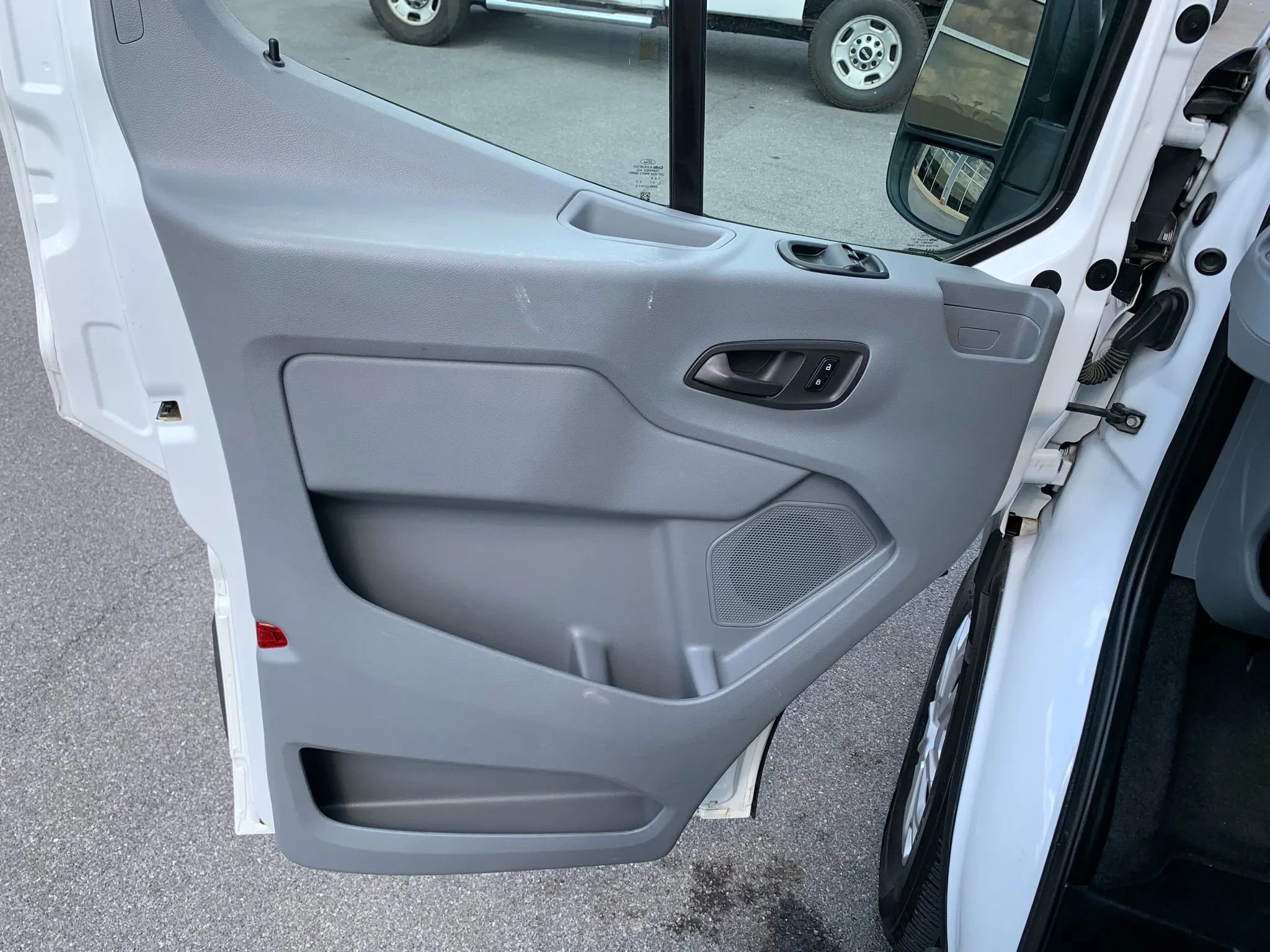 Used 2016 Ford Transit 350 XLT RWD image 8
