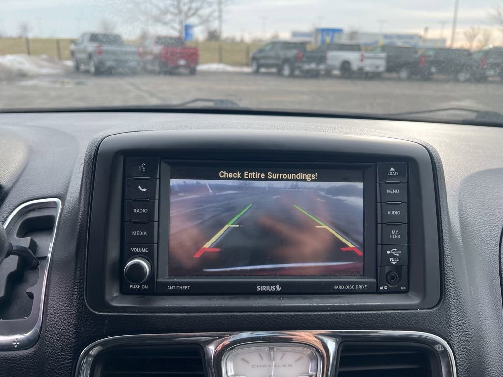 Used 2014 Chrysler Town & Country Touring w/ Trailer Tow Group image 17