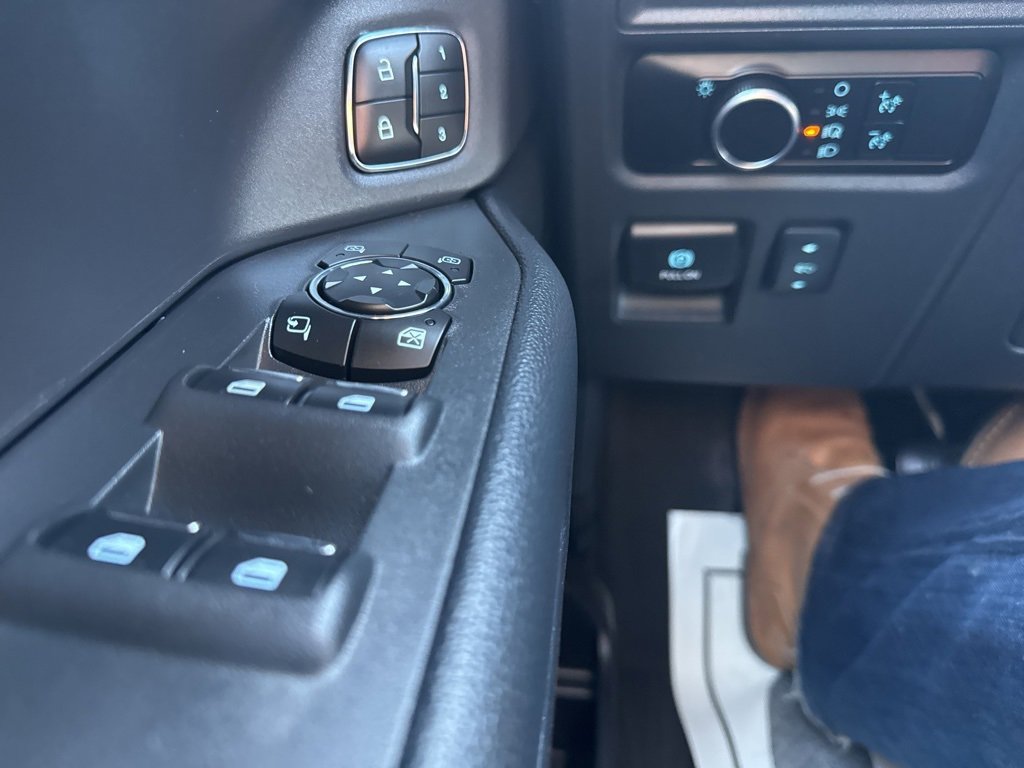 Used 2024 Ford Expedition XLT image 25