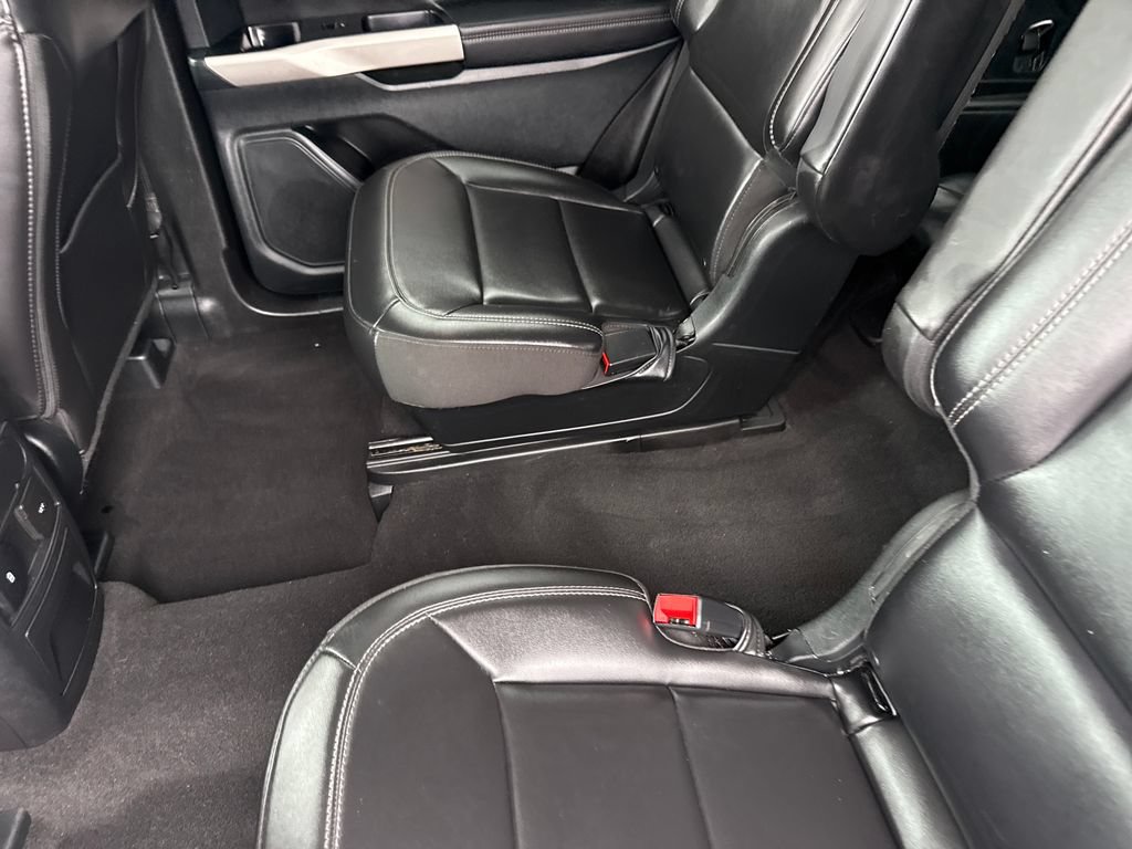 Used 2024 Ford Explorer XLT w/ Equipment Group 202A AWD/4WD image 18