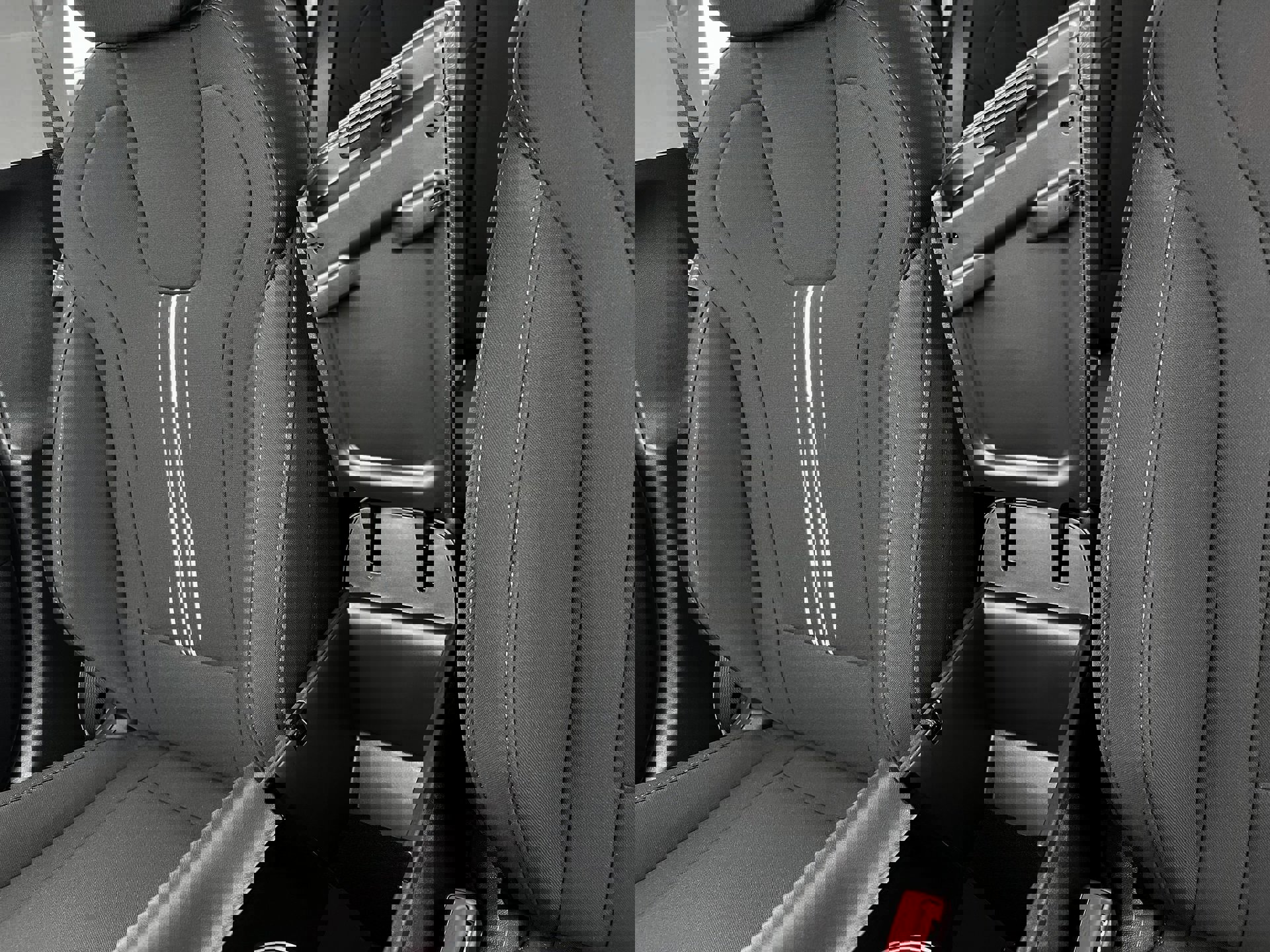 New 2025 Hyundai Elantra SEL image 18