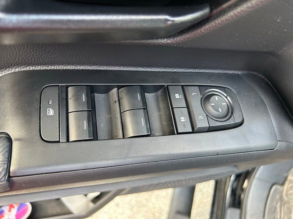 Certified 2025 Toyota Tacoma SR AWD/4WD image 17