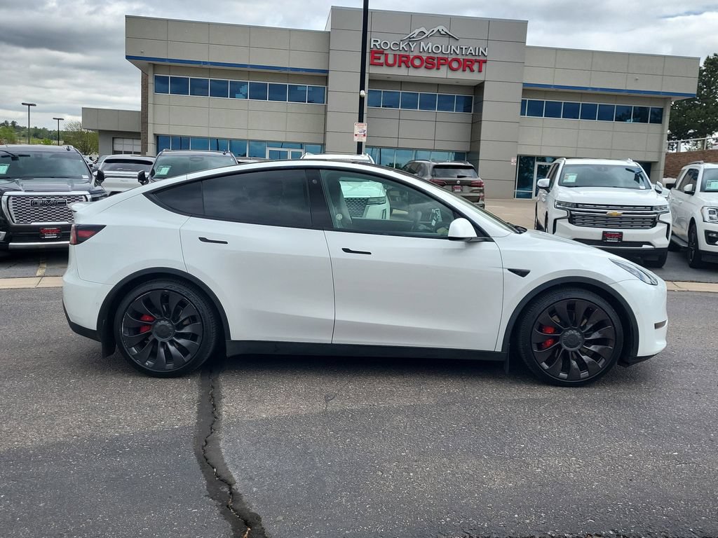 Used 2022 Tesla Model Y Performance AWD/4WD image 3